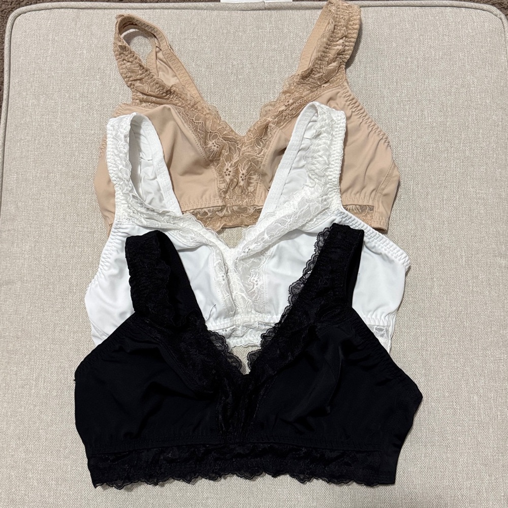 Breezies 3 Pack of Bras-No Wire/No Padding-3 Hook Back-Lace Detail-Sz Large-EUC - Picture 4 of 16